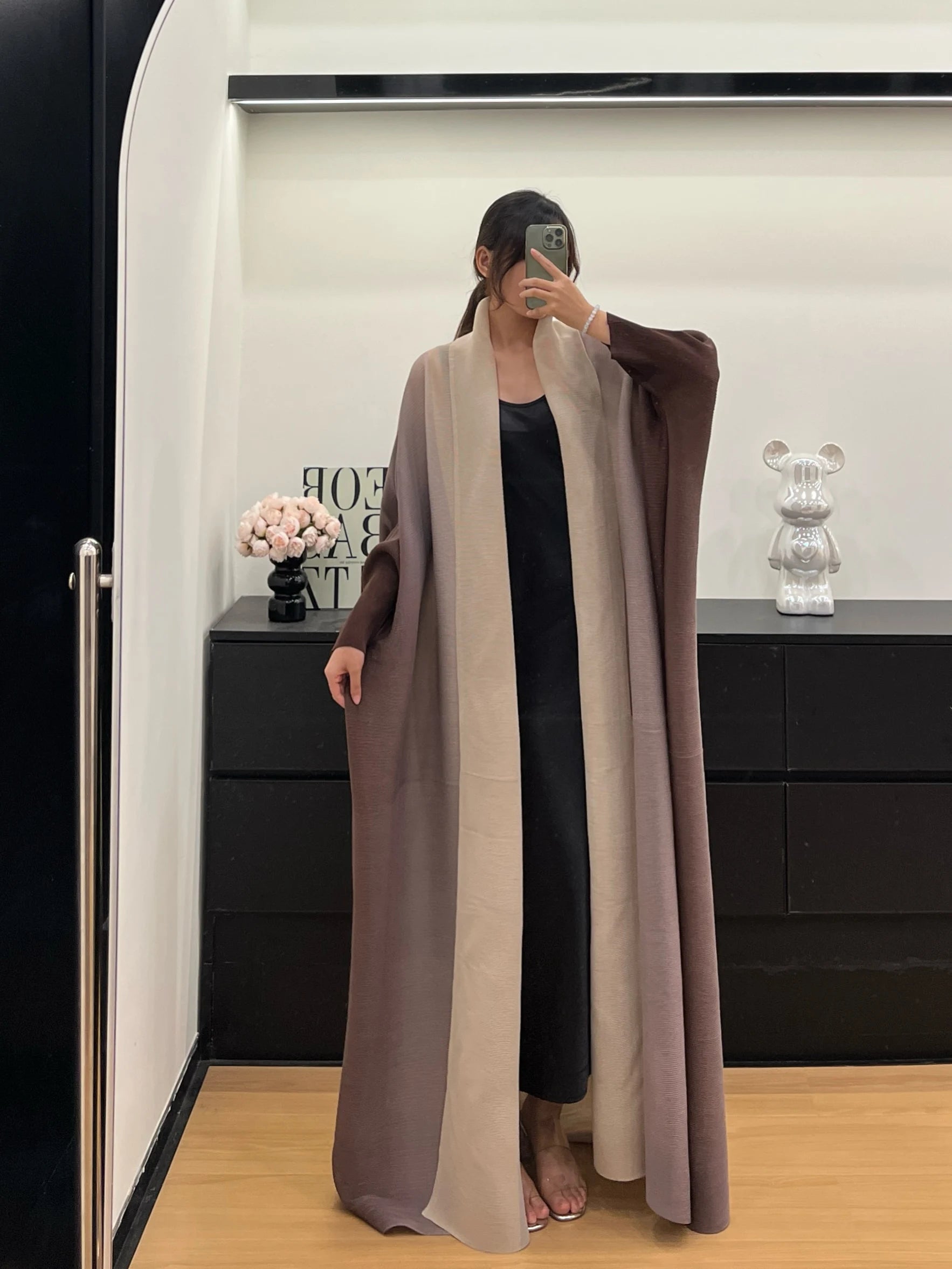 Women's Wrinkled Windbreaker Jacket with Bat Sleeve and Scarf Collar, Gradient Long Robe, Fashionable Retro Coats and Jackets.