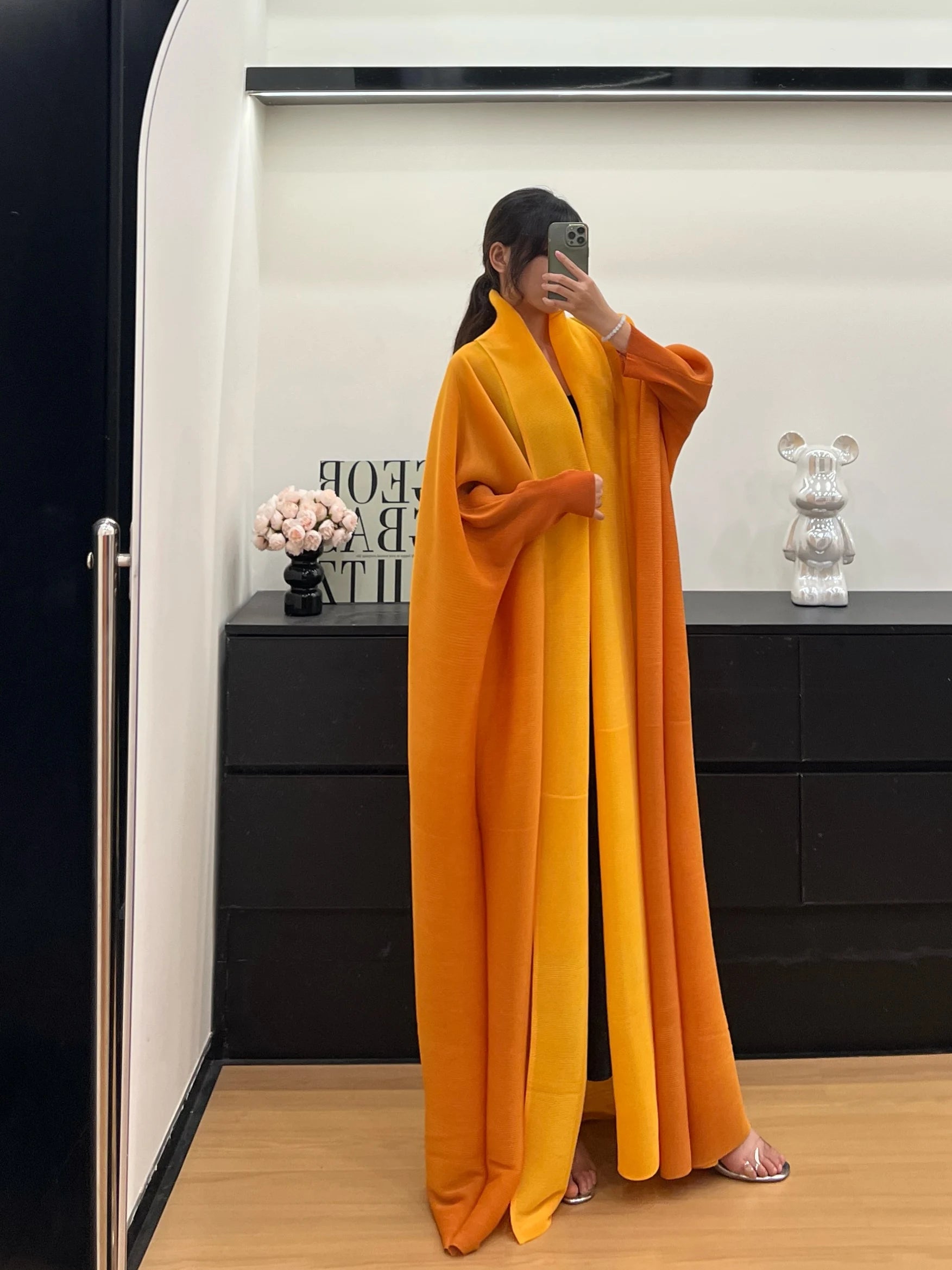 Women's Wrinkled Windbreaker Jacket with Bat Sleeve and Scarf Collar, Gradient Long Robe, Fashionable Retro Coats and Jackets.
