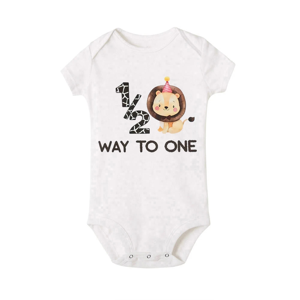 1/2 Way To One &amp; lion Pattern Print Baby Boys Romper Baby's Half Birthday Short Sleeve Bodysuit Birthday Party Infant Clothing