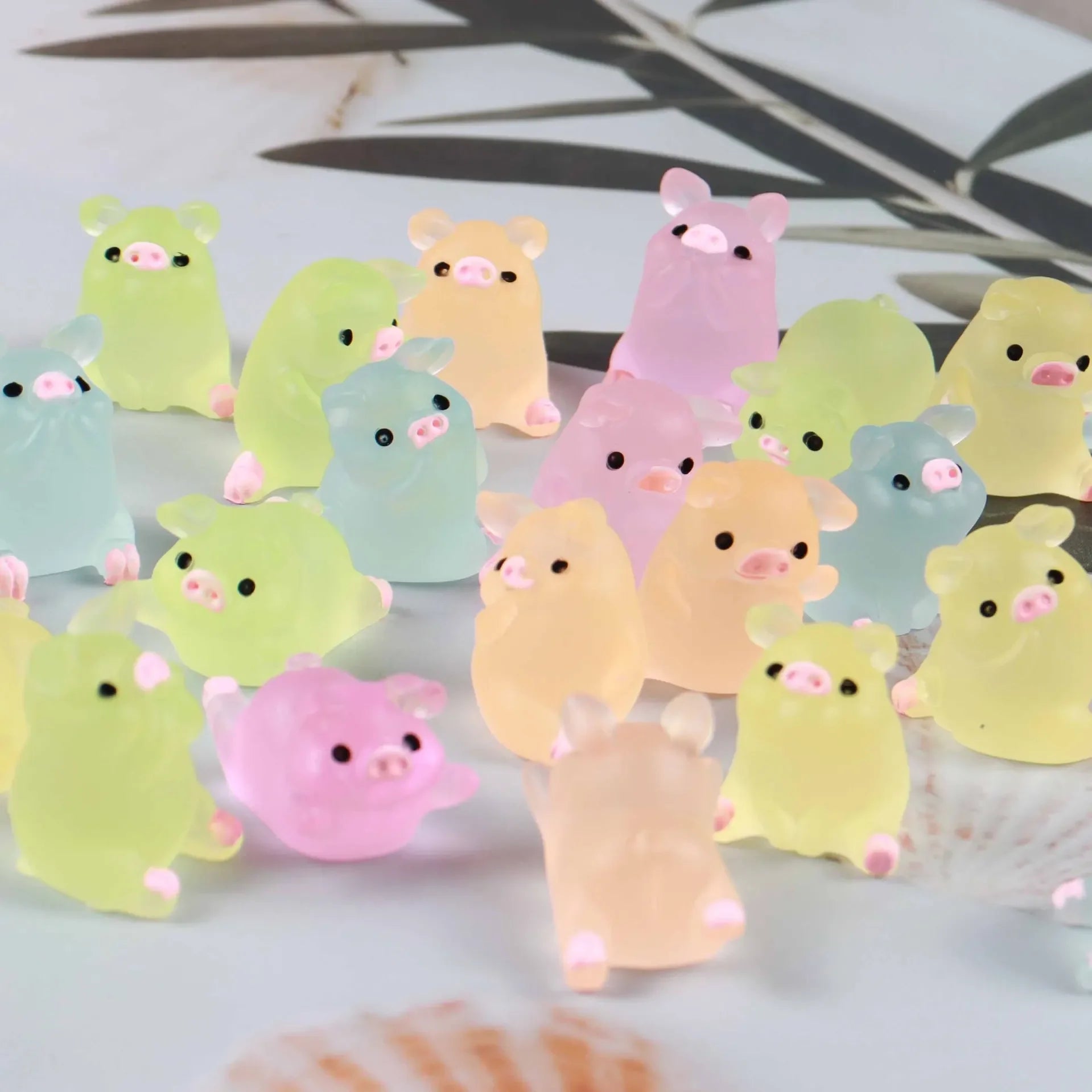 5/10pcs Fluorescence Bowknot Bottle Cat Piglet Room Decor Ornament Miniature Animal Micro Decoration Moss Landscape Accessories
