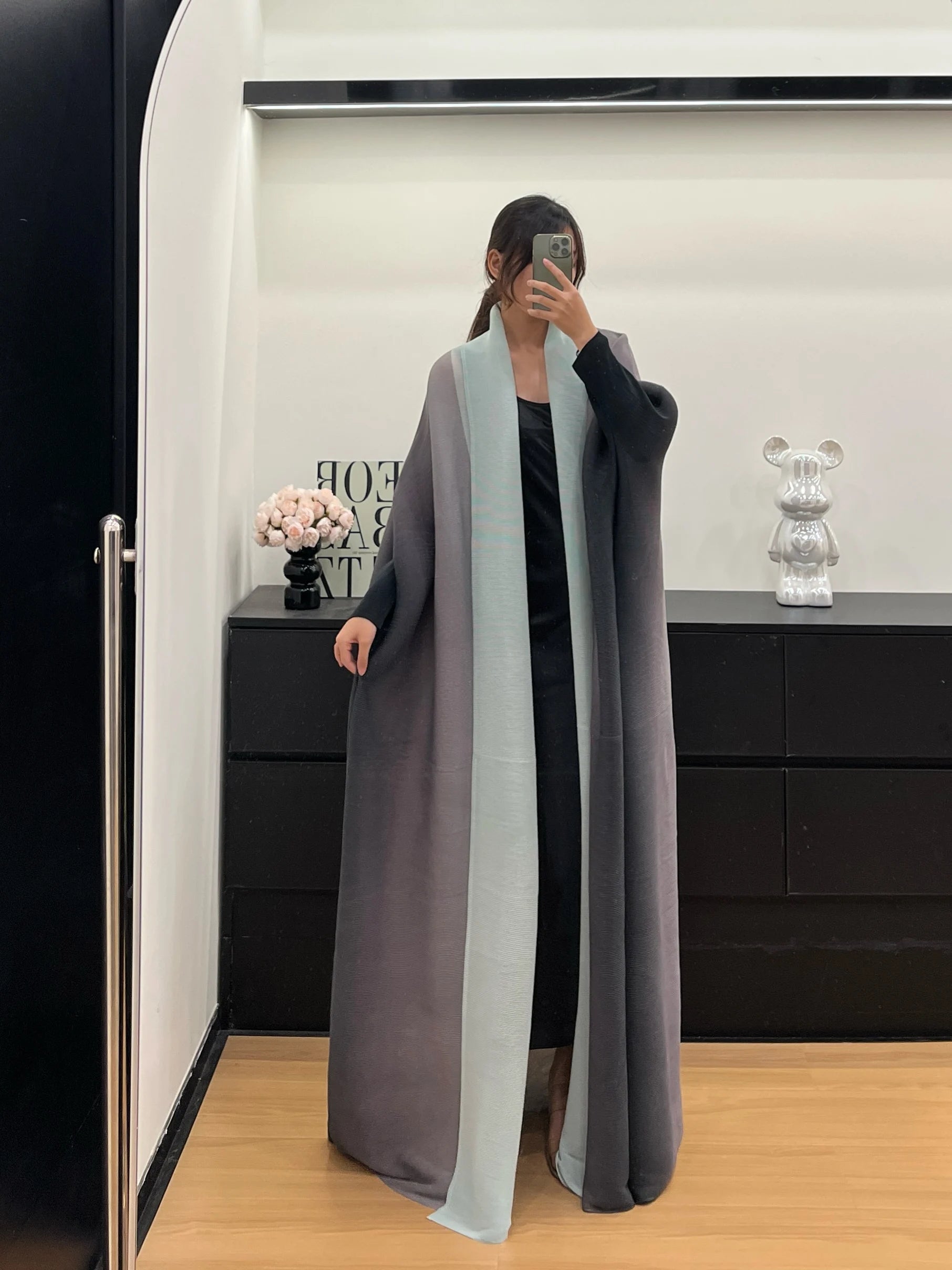 Women's Wrinkled Windbreaker Jacket with Bat Sleeve and Scarf Collar, Gradient Long Robe, Fashionable Retro Coats and Jackets.