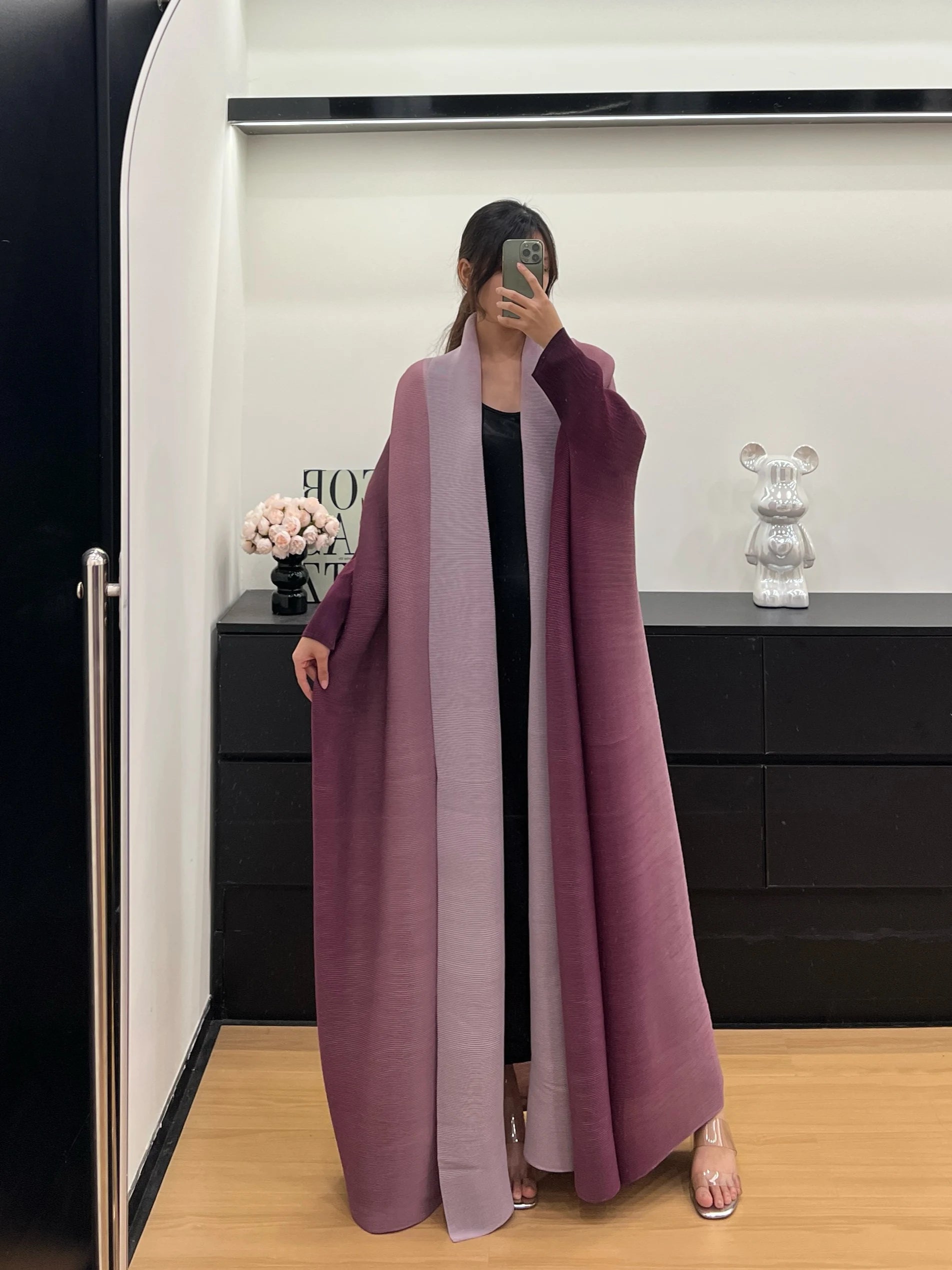 Women's Wrinkled Windbreaker Jacket with Bat Sleeve and Scarf Collar, Gradient Long Robe, Fashionable Retro Coats and Jackets.