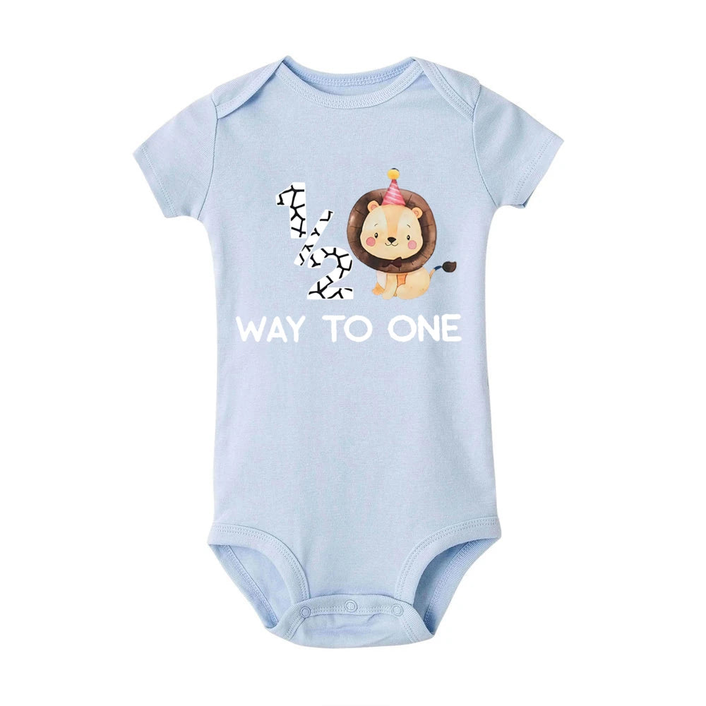 1/2 Way To One &amp; lion Pattern Print Baby Boys Romper Baby's Half Birthday Short Sleeve Bodysuit Birthday Party Infant Clothing