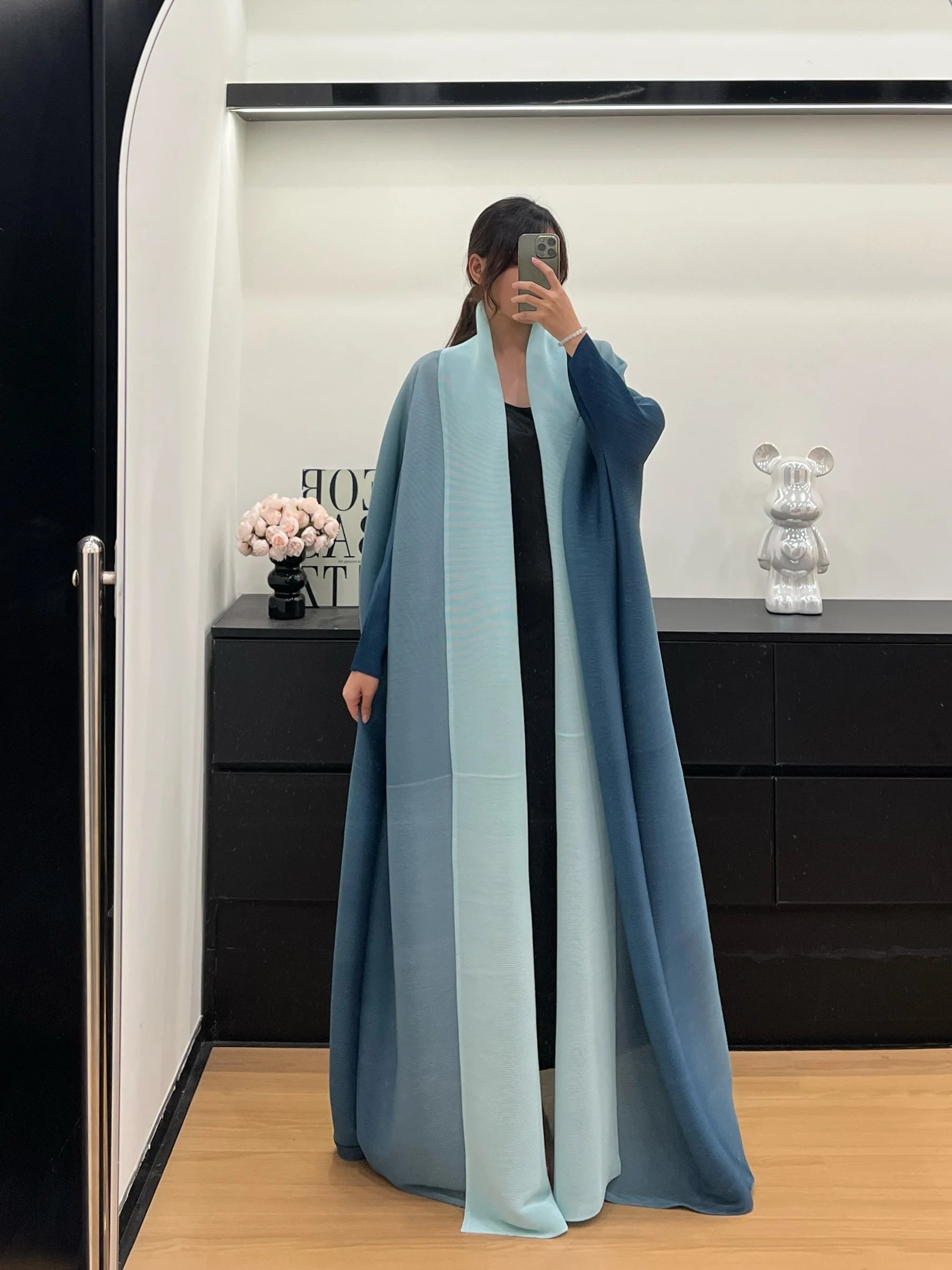 Women's Wrinkled Windbreaker Jacket with Bat Sleeve and Scarf Collar, Gradient Long Robe, Fashionable Retro Coats and Jackets.