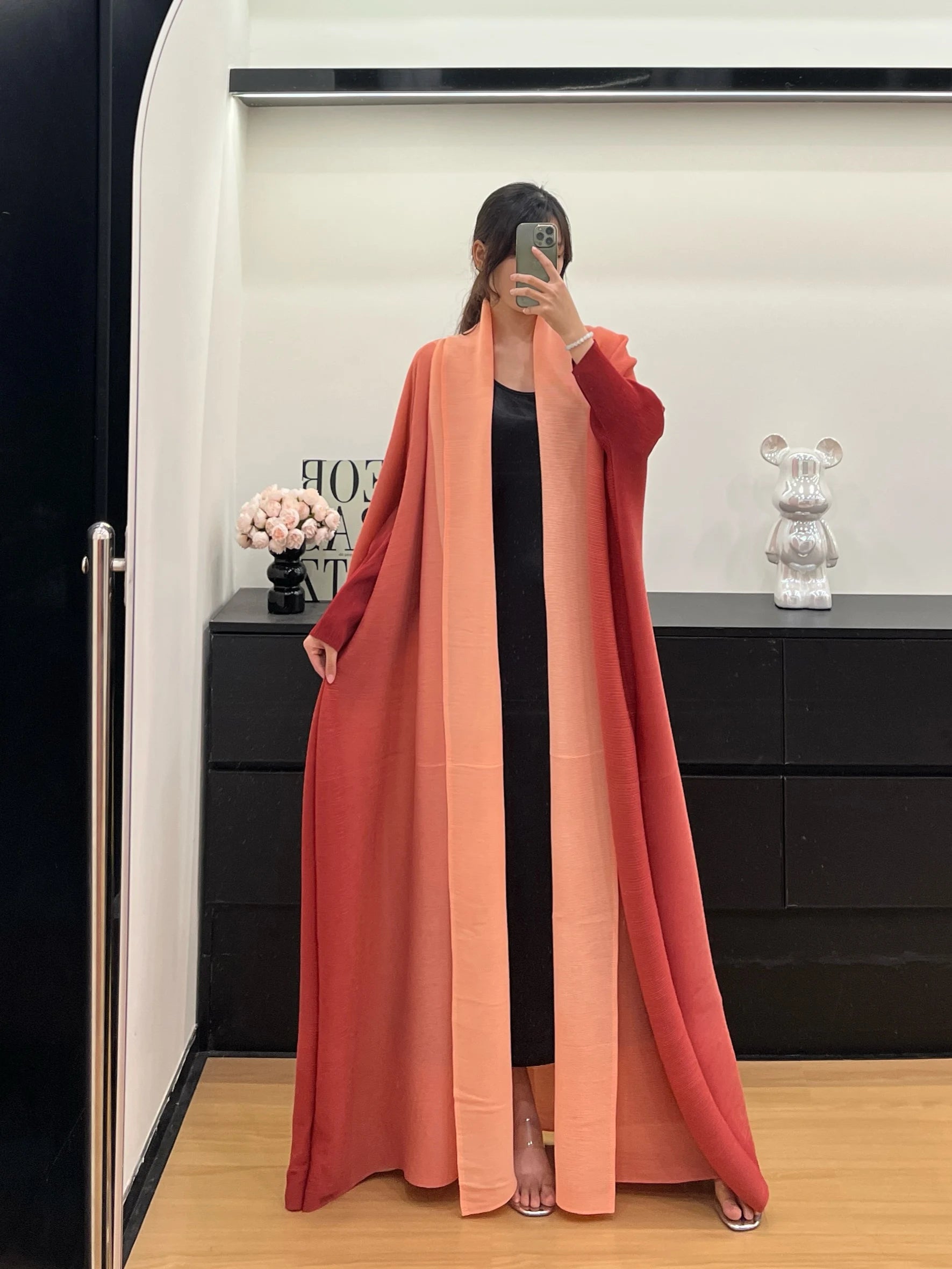 Women's Wrinkled Windbreaker Jacket with Bat Sleeve and Scarf Collar, Gradient Long Robe, Fashionable Retro Coats and Jackets.