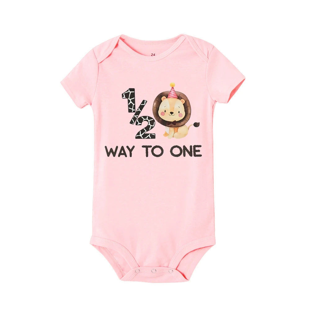 1/2 Way To One &amp; lion Pattern Print Baby Boys Romper Baby's Half Birthday Short Sleeve Bodysuit Birthday Party Infant Clothing