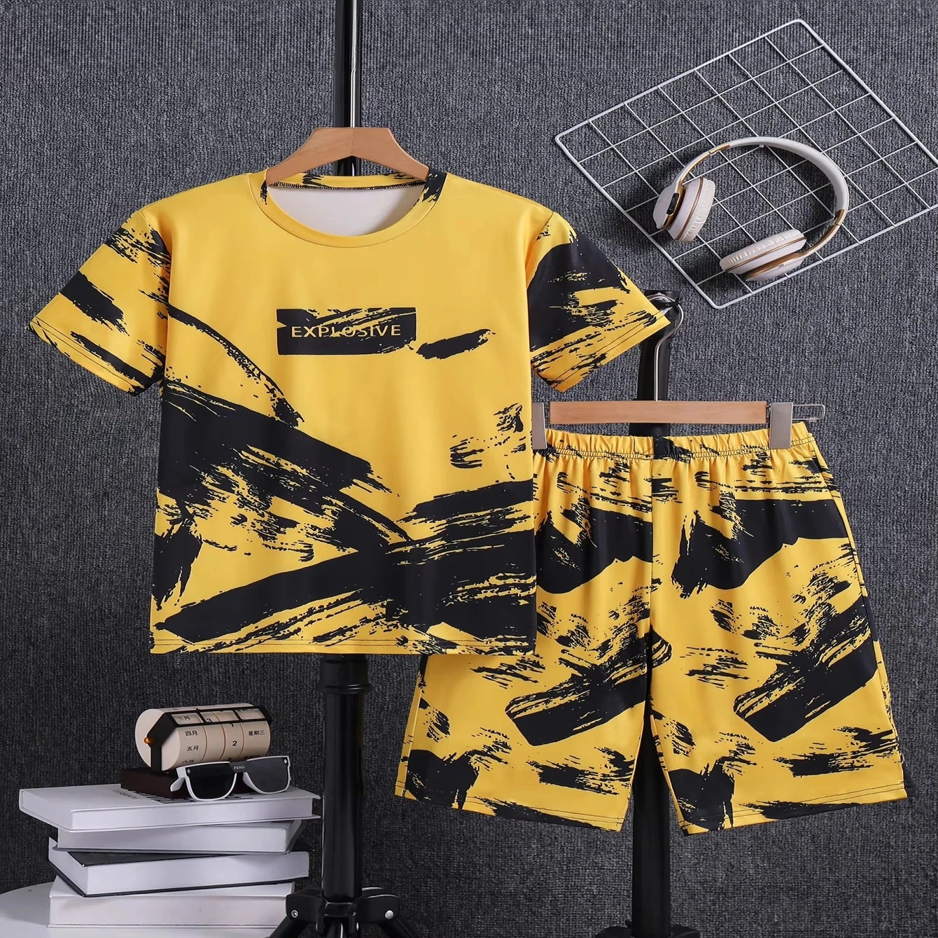 Sets for Children Boys' 3D Letter Graffiti Printed Short-Sleeved Shorts Two-Piece Suit Casual Sports Style Sets Girl Clothing