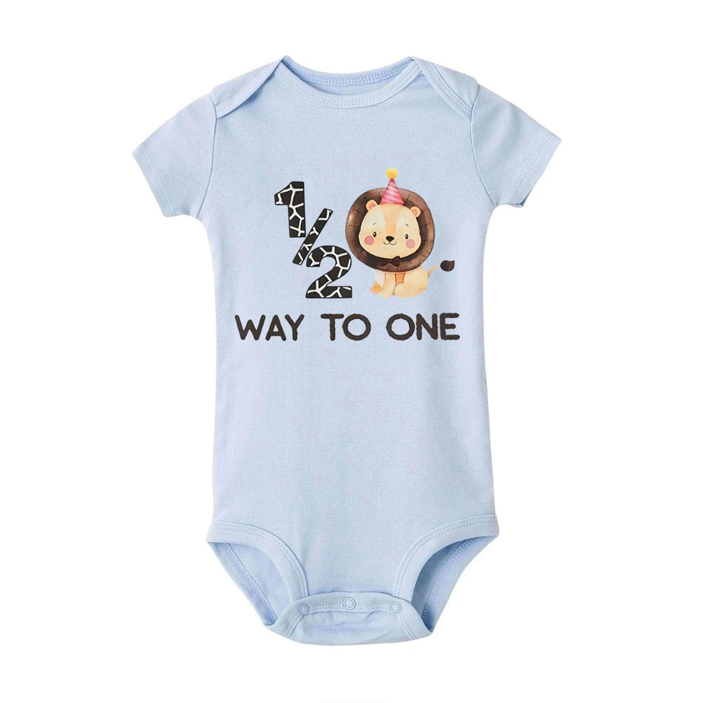 1/2 Way To One &amp; lion Pattern Print Baby Boys Romper Baby's Half Birthday Short Sleeve Bodysuit Birthday Party Infant Clothing