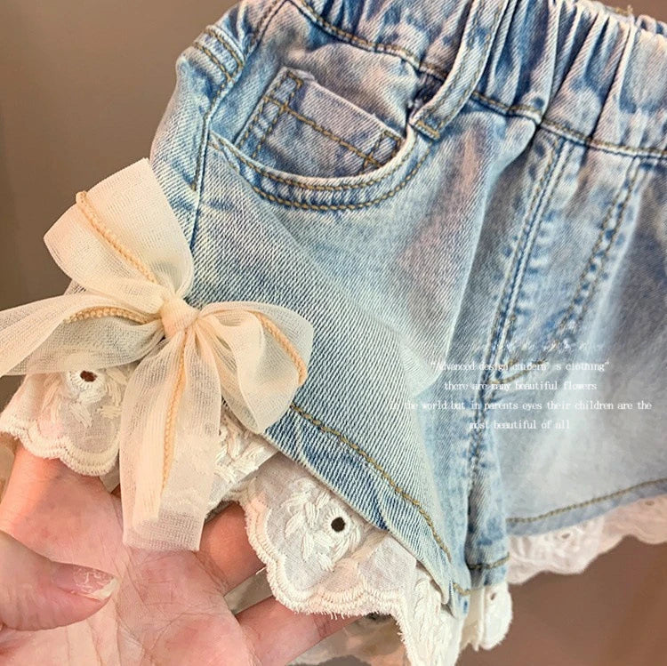 Girls Pants 2024 Summer Childrens Fashionable Lace Jeans Versatile Bow Casual Shorts Girls Summer Clothes