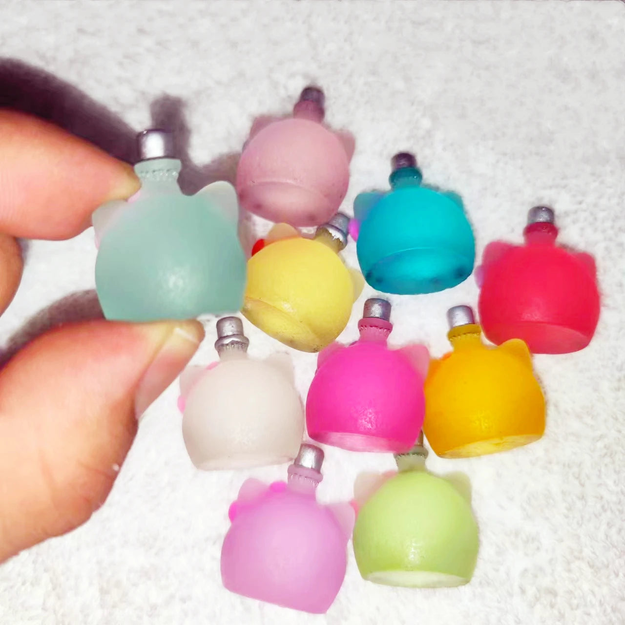 5/10pcs Fluorescence Bowknot Bottle Cat Piglet Room Decor Ornament Miniature Animal Micro Decoration Moss Landscape Accessories