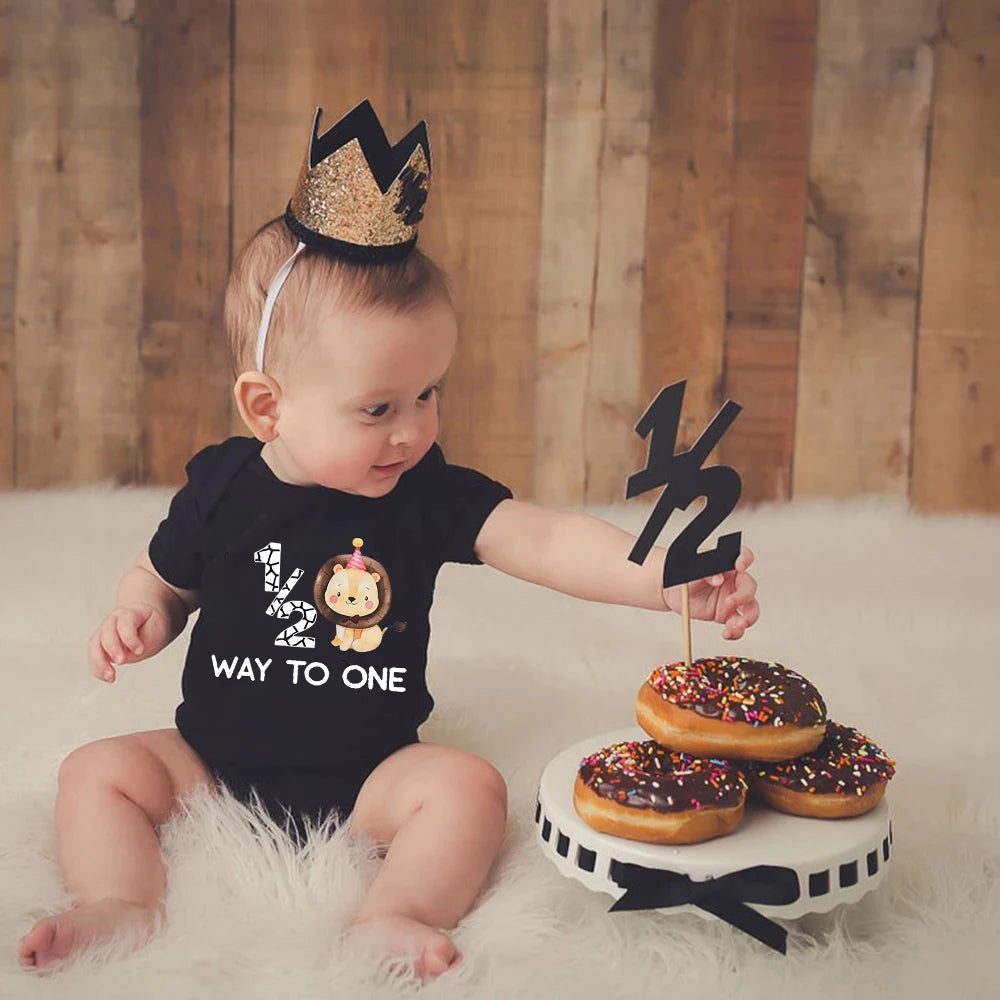 1/2 Way To One &amp; lion Pattern Print Baby Boys Romper Baby's Half Birthday Short Sleeve Bodysuit Birthday Party Infant Clothing